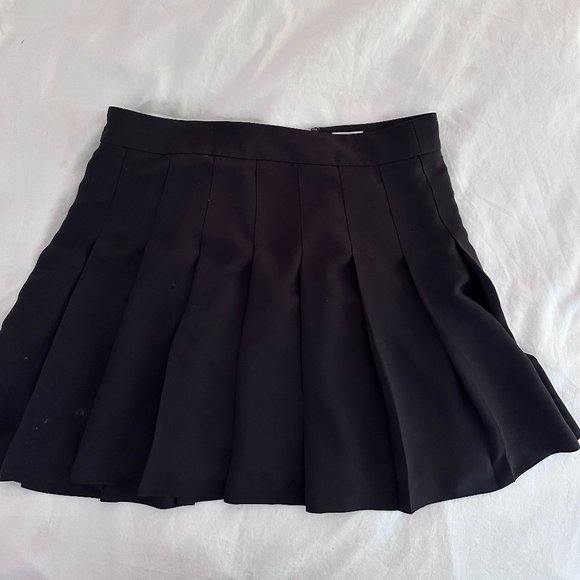 Aritzia Skirt - Picture 1 of 2